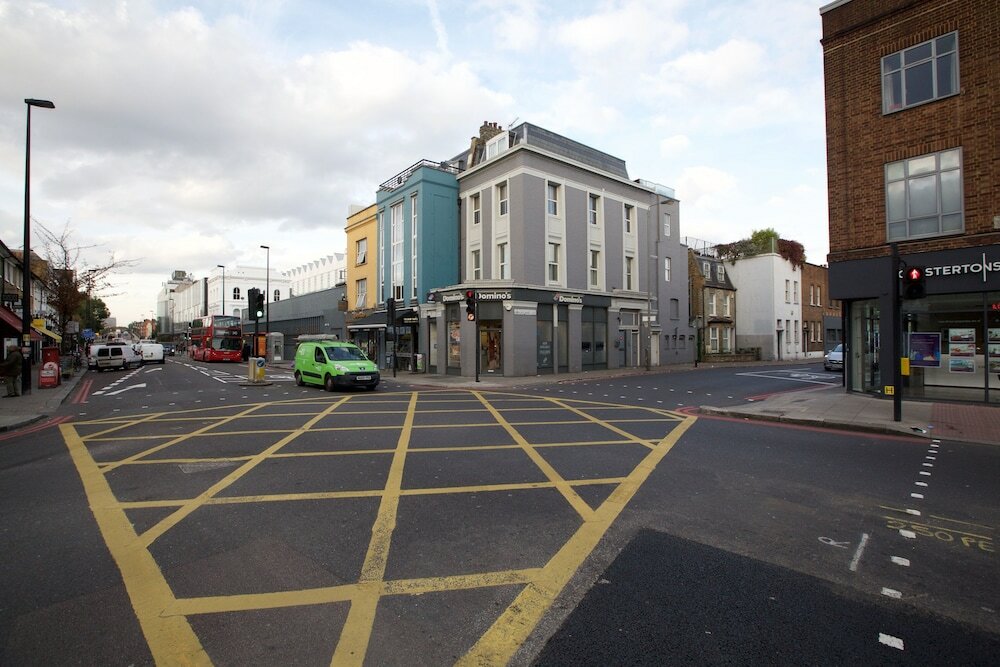 Фото Altido English Retro 2br Apt Near Battersea Park