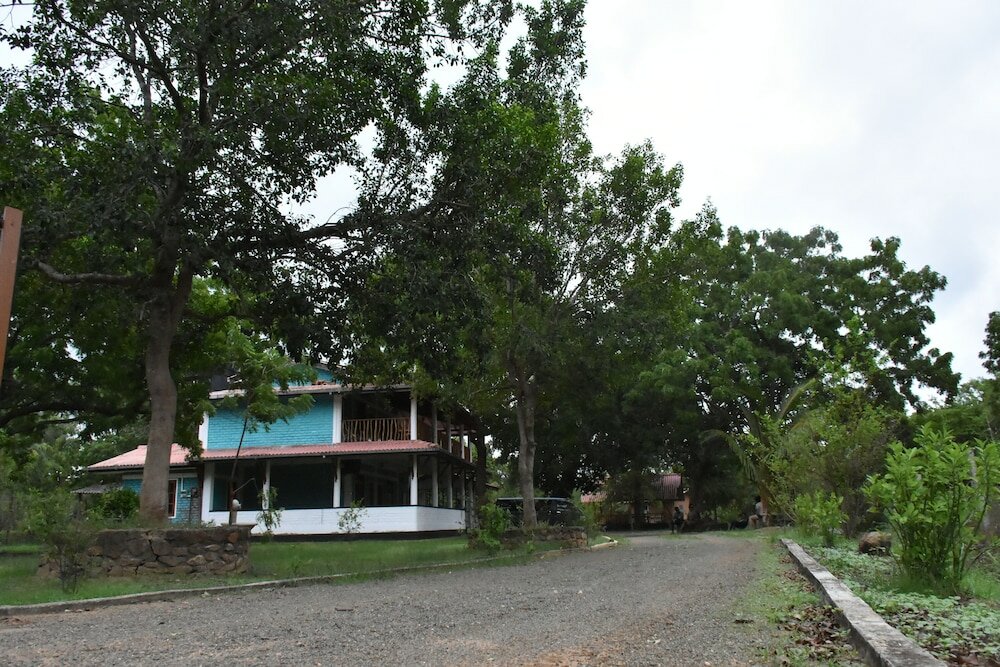 Фото Funky Leopard Safari Lodge Bordering Yala National Park - Hostel