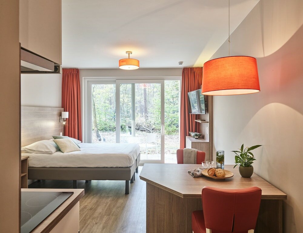 Фото Holiday Suites Limburg