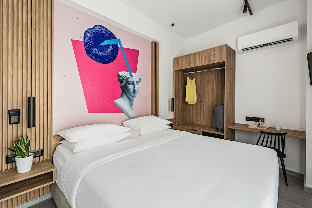 Фото The Q Hotel