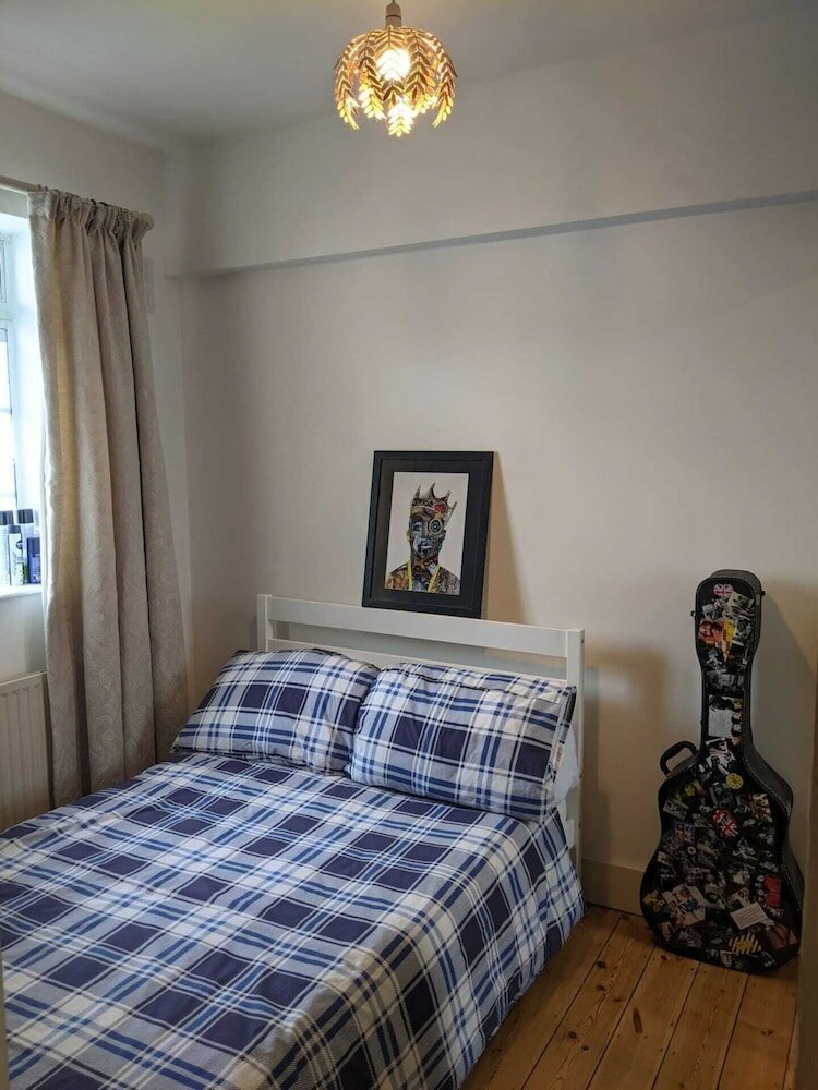 Фото Beautifully Decorated Contemporary 2 Bedroom Flat