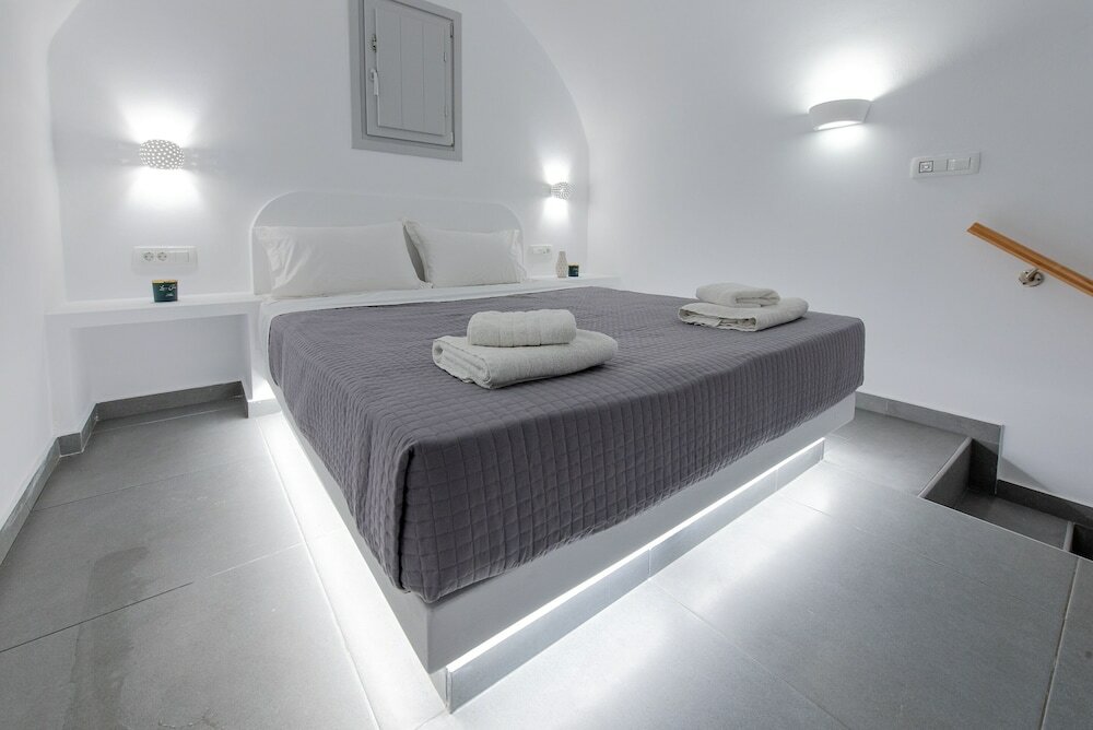 Фото Golden View Jacuzzi Suites