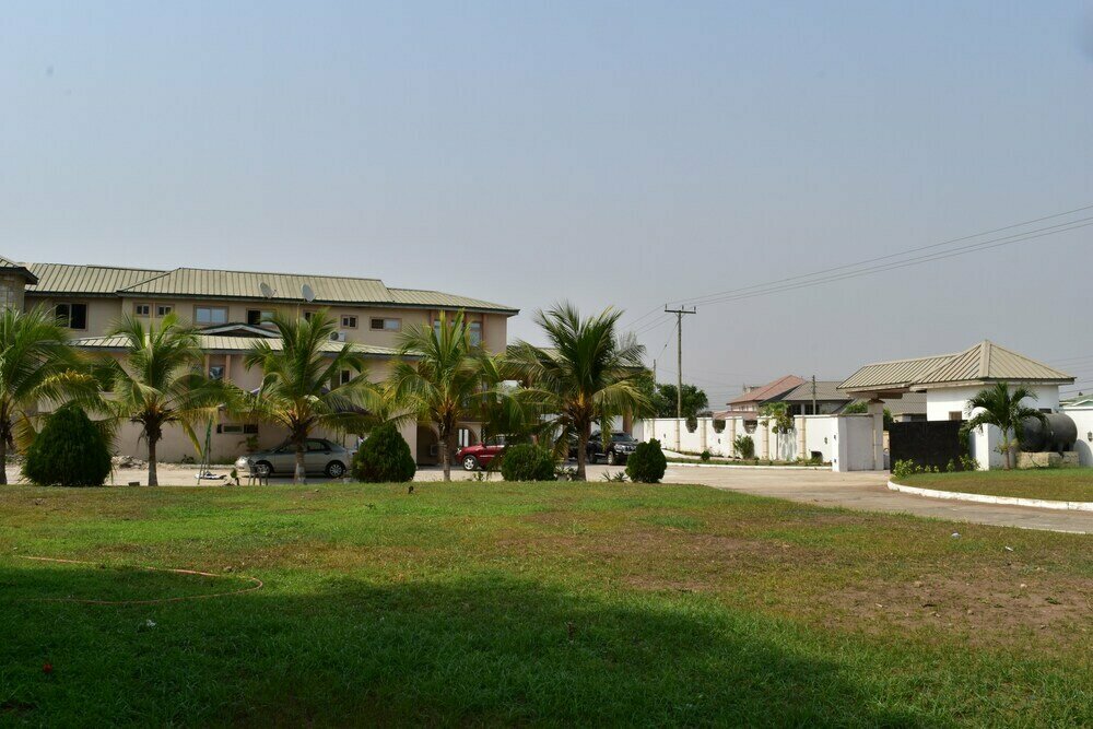 Hotel Chrisma Courts, Earth, photo