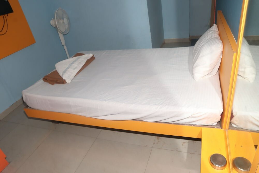 Фото IROOMZ Hotel Shree Krishna Palace