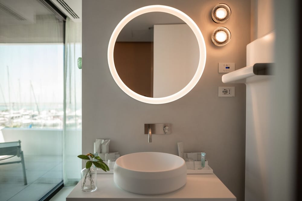 Фото Laguna Faro Suites - Adults Only & Free Beach