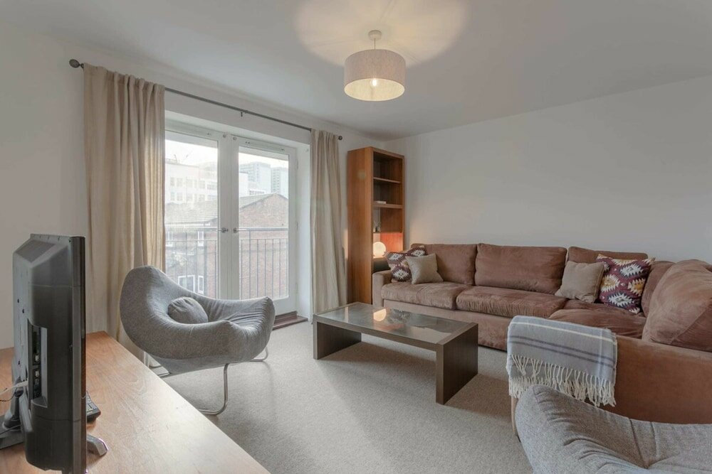 Фото A Spacious 2 Bedroom Apartment In Aldgate East