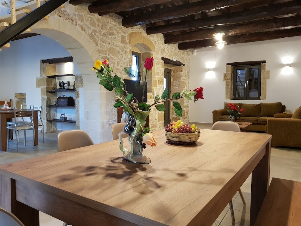 Фото Traditional Villa in Fres