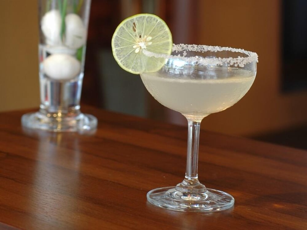 Фото Sincere Guest House & Restaurant - Hostel