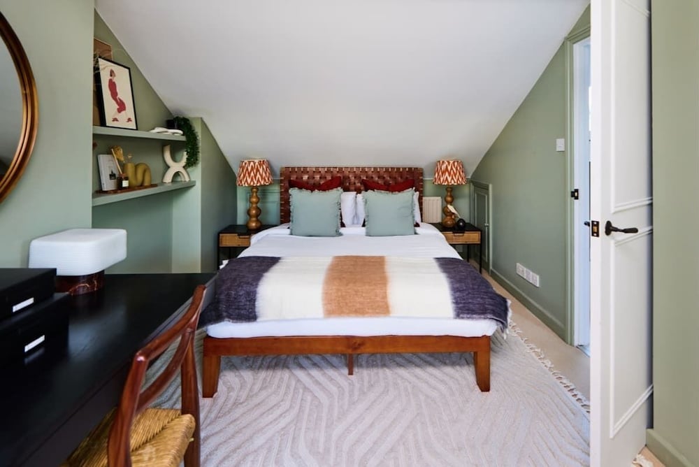 Фото The Fulham Loft - Captivating 2bdr Flat With Terrace