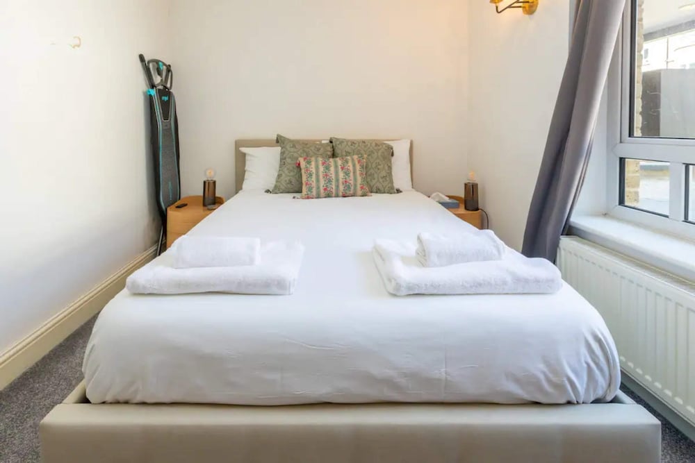 Фото Modern & Spacious 2bd Flat - Westbourne Park