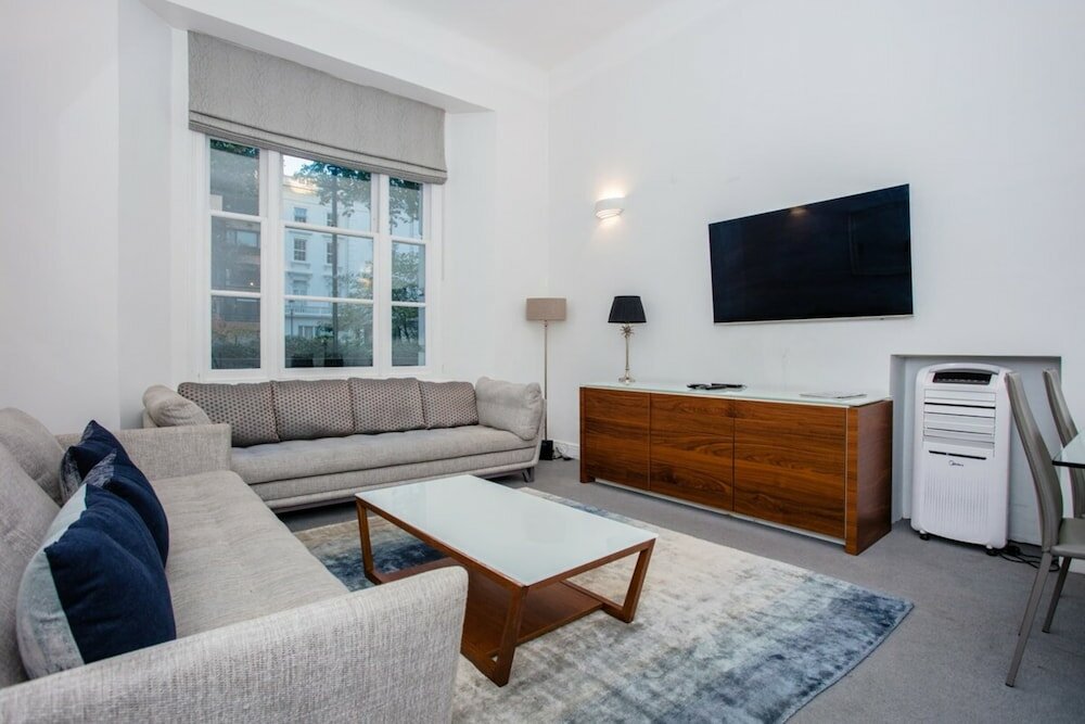 Фото Cozy 1 Bedroom Apartment near Harrods, Knightsbridge