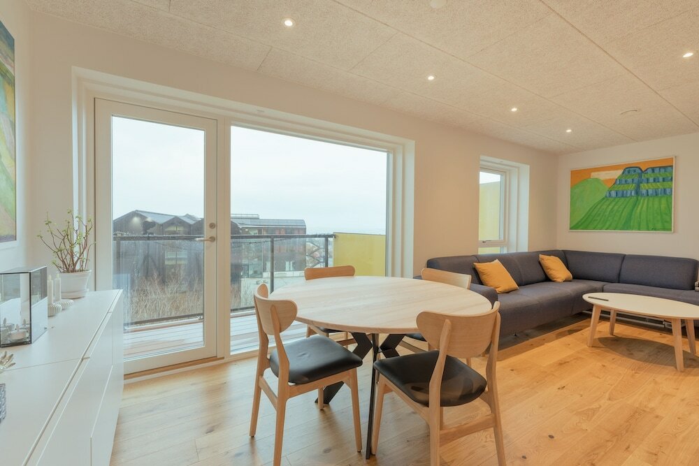 Фото Bright 2Br Apartment, Great View