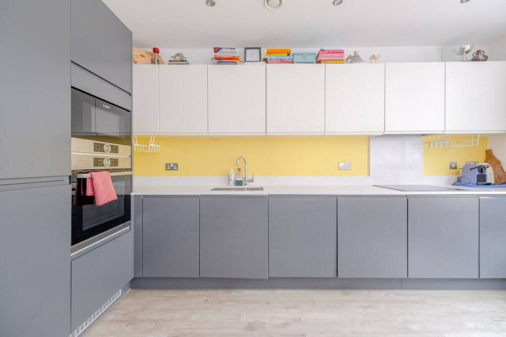 Фото Bright 2 Bedroom Maisonette Near Stratford