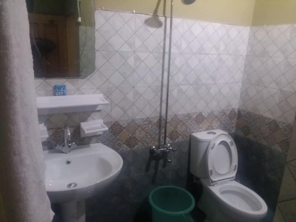 Фото Kashmir Inn Hotel Muzaffarabad