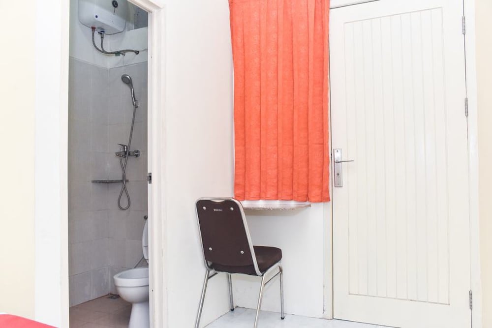 Фото RedDoorz Syariah near Exit Tol Waru