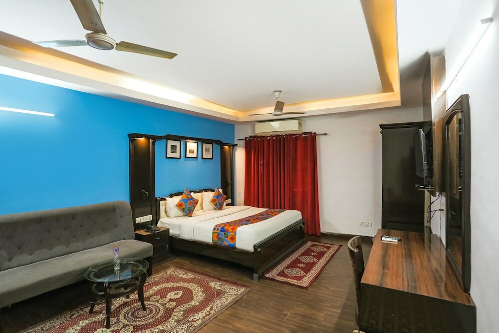 Фото Fabhotel Sentinel Suites