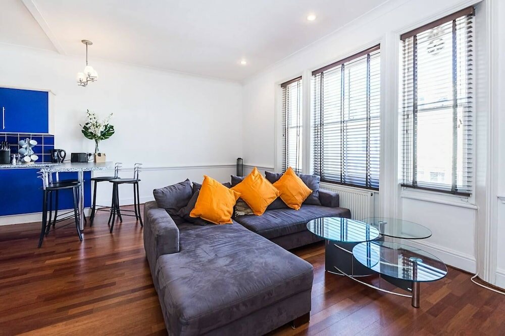 Фото Bright stylish Nott Hill apart sleeps 6