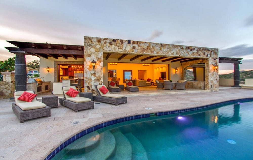 Фото Villa Delmar Exquisite Villa w Views