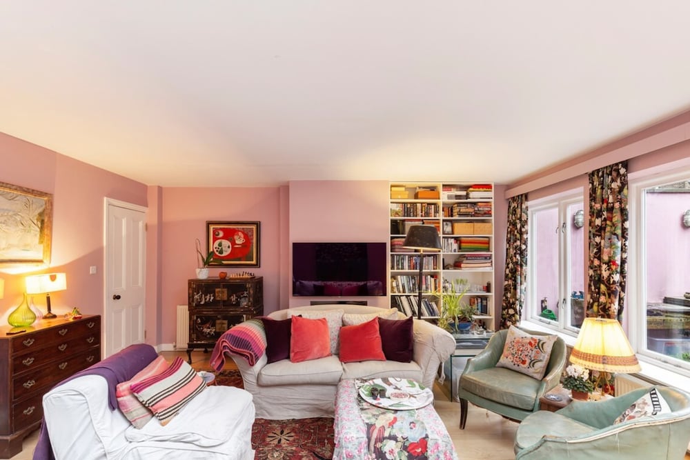 Фото Lovely 4 Bedroom House near Portobello