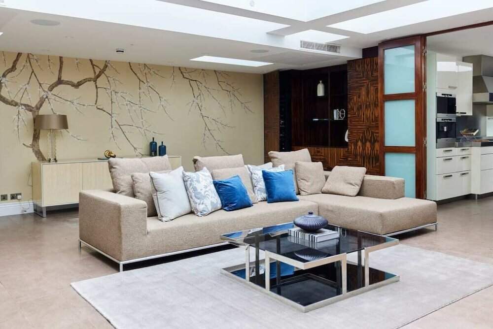 Фото The Chelsea Escape - Spacious 5bdr Flat With Garden