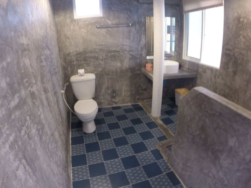 Фото At We Patong Guest House