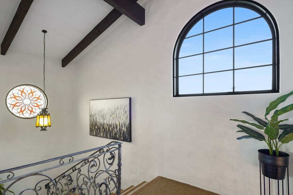 Фото Magnificent Beachfront Mansion - Pool