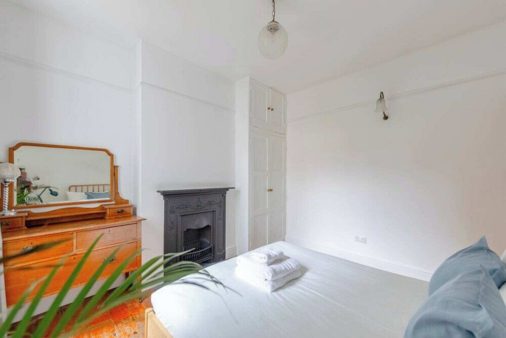 Фото Peaceful & Inviting 2bd House - Shepherd's Bush!