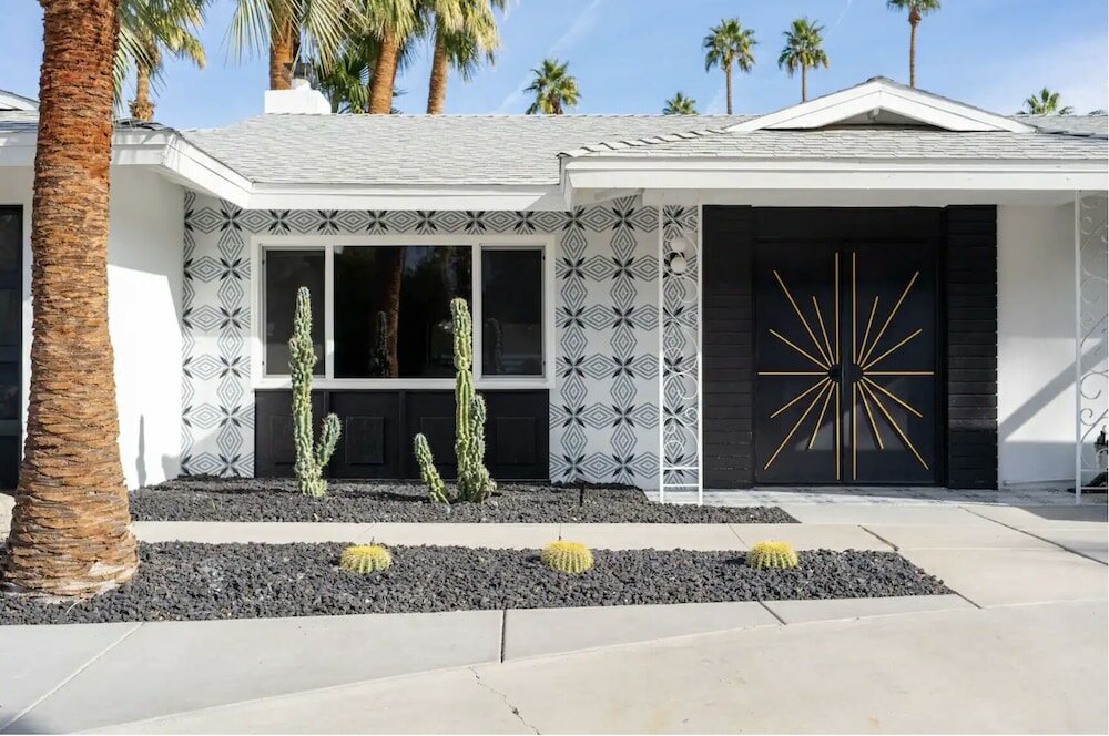 Фото The Blush & Beverly