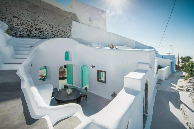 Гостиница Two Bedroom Villa With Private Indoor Cave Pool