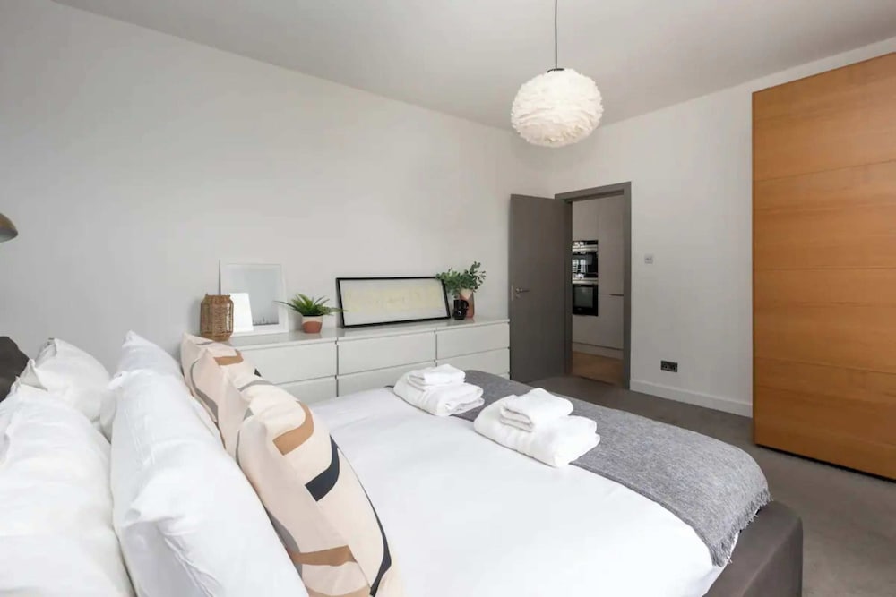 Фото Bright & Stylish 2bd Flat - Brockley