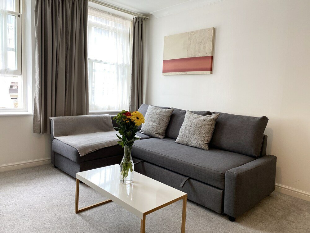 Фото Apartment Next to Victoria Station