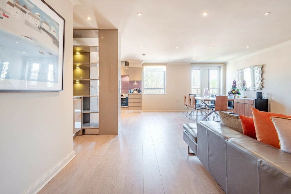 Фото Stunning 3-bed in the heart of London