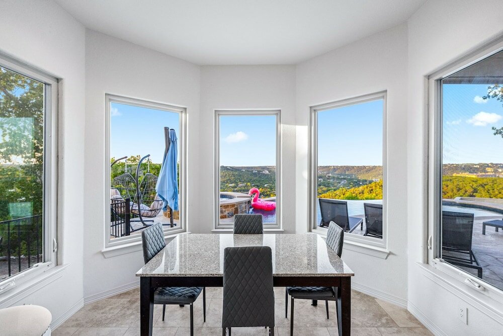 Фото Hillside Infinity Pool Retreat