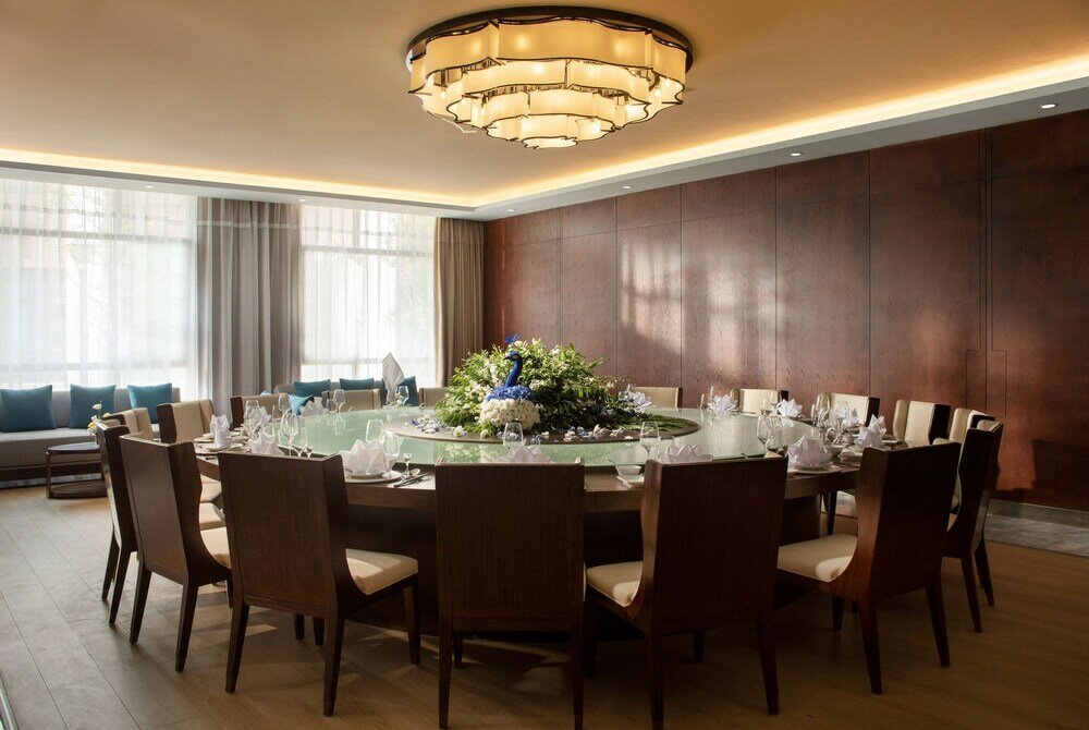 Фото Howard Johnson by Wyndham LakeView Hotel Kunming