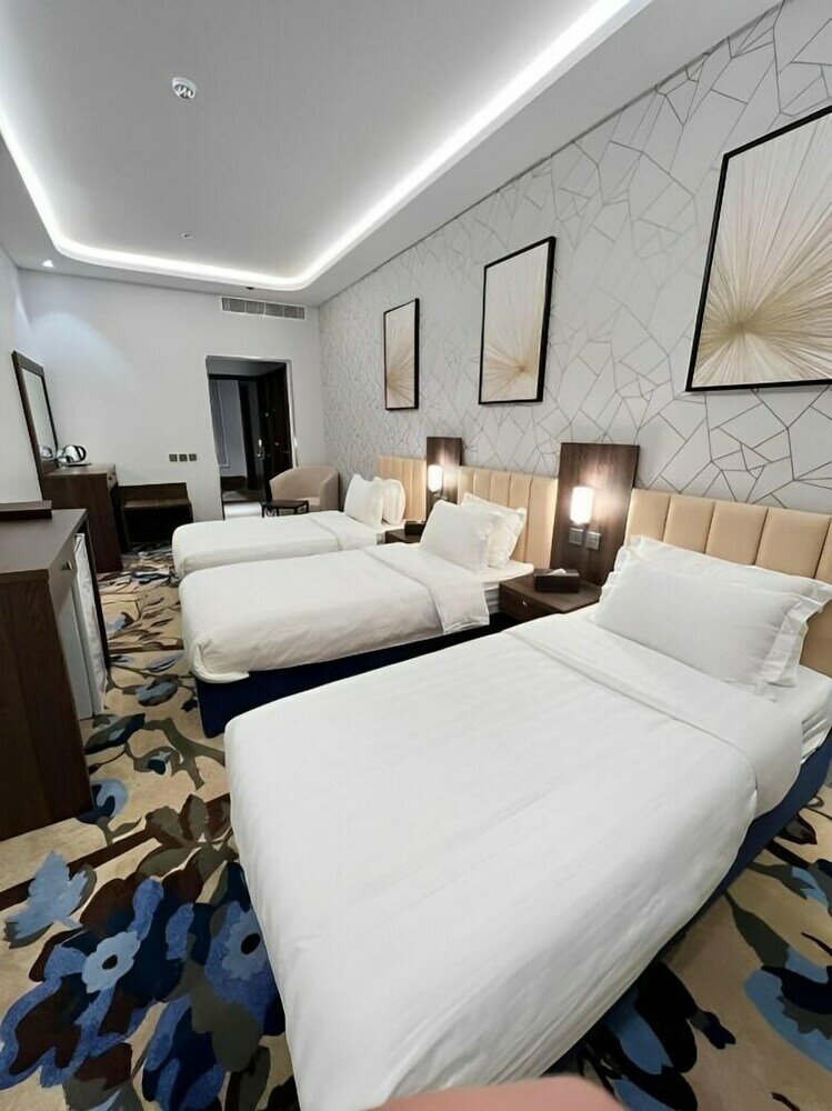 Фото Green Hills Hotel