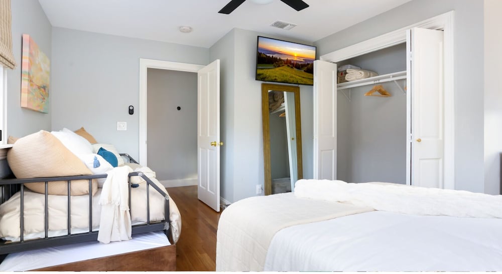 Фото The View - Walking Distance Tower America Downtown