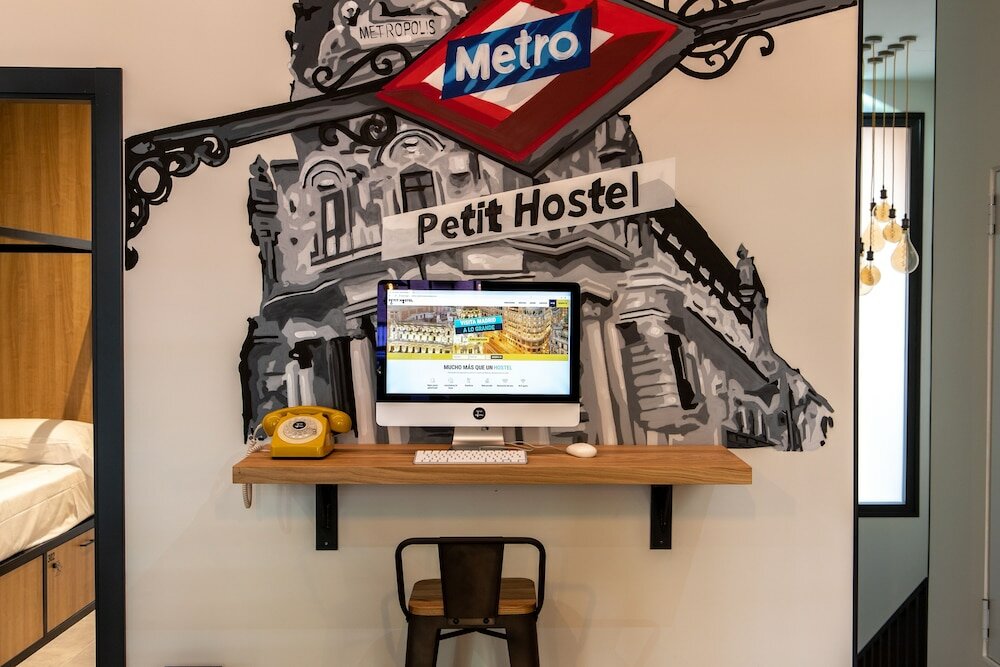 Фото Petit Hostel La Latina