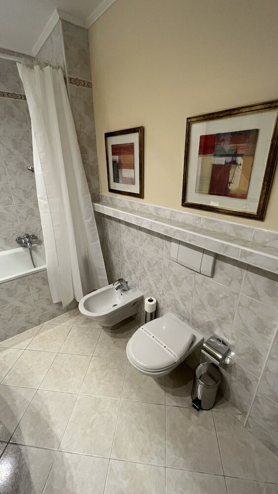 Фото Fleur De Lis Hotel