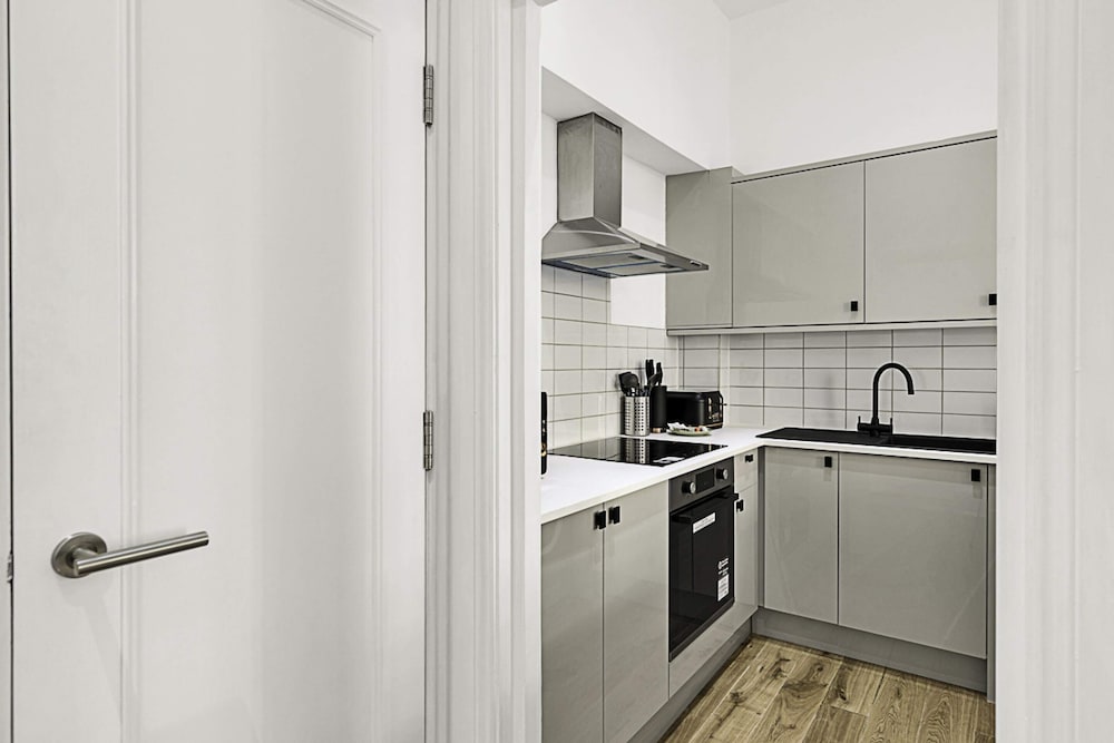 Фото Contemporary Oasis in Paddington