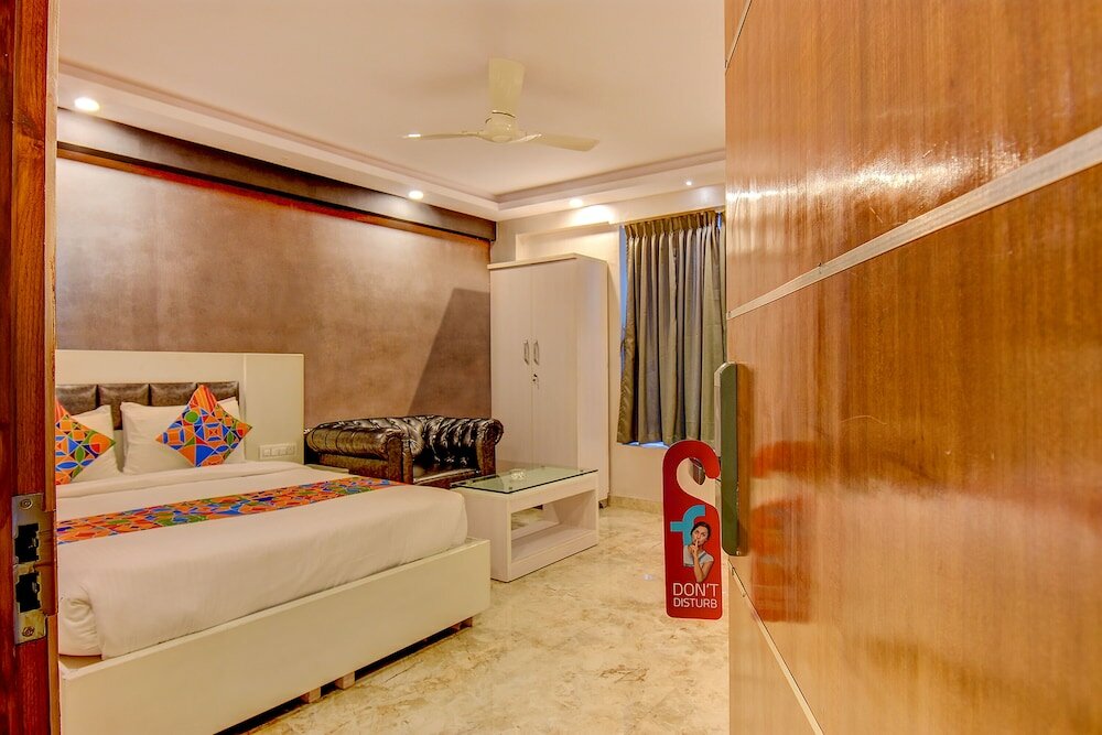 Фото Fabhotel Srk Platinum Inn