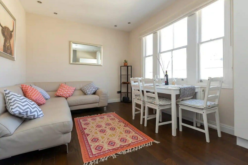 Фото Spacious and Bright 2 Bedroom Flat in Maida Vale