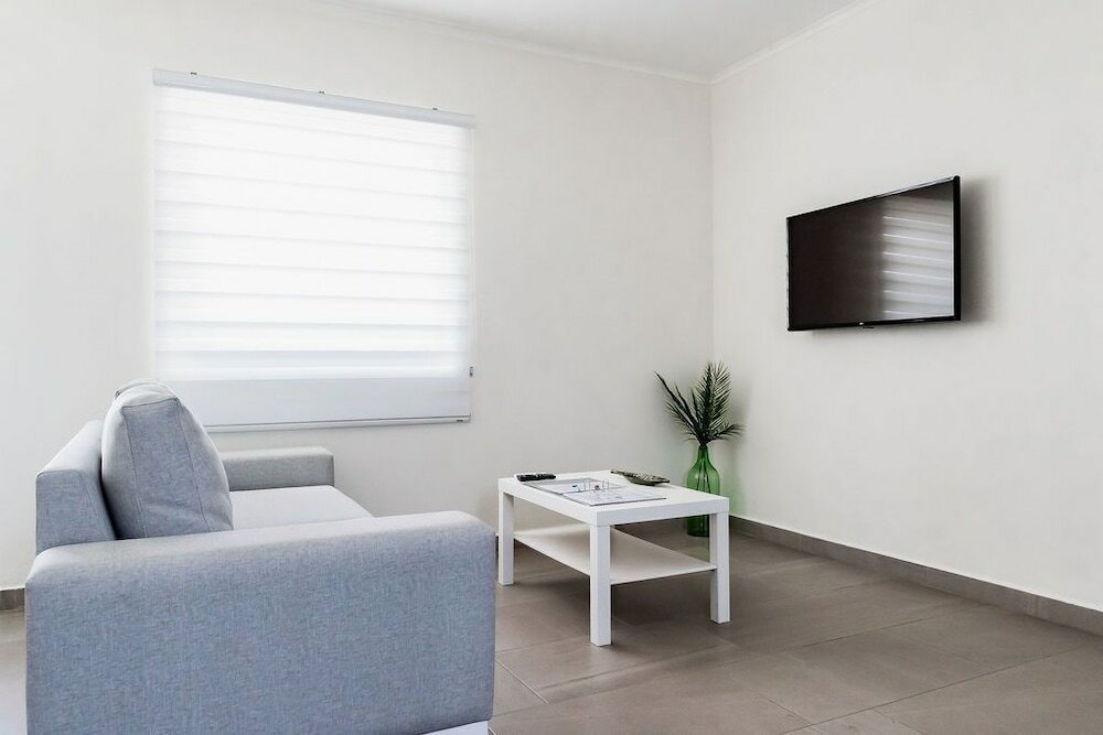 Фото The Palm Leaf Apartments