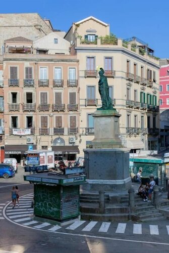 Гостиница Suite nel Largo в Кальяри