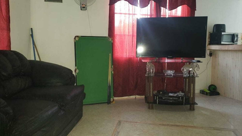 Фото Luvie's Chill Spot