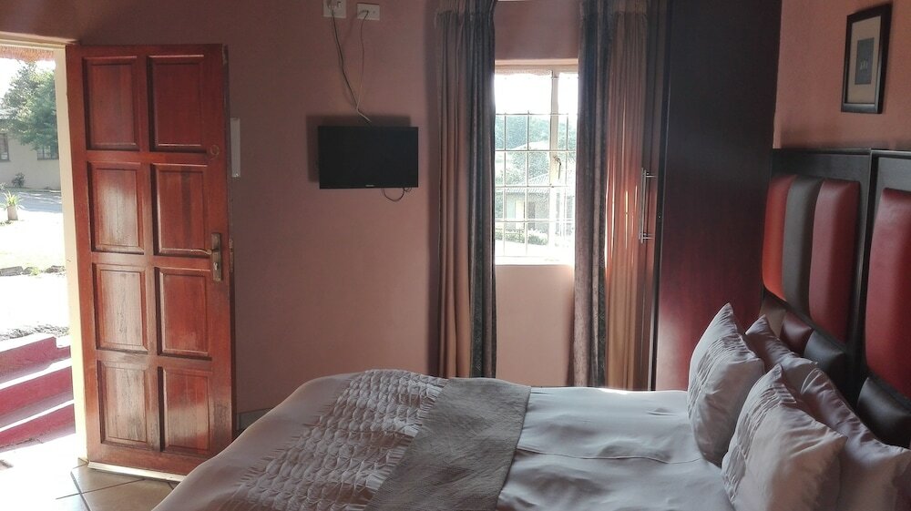 Фото Mambedi Country Lodge