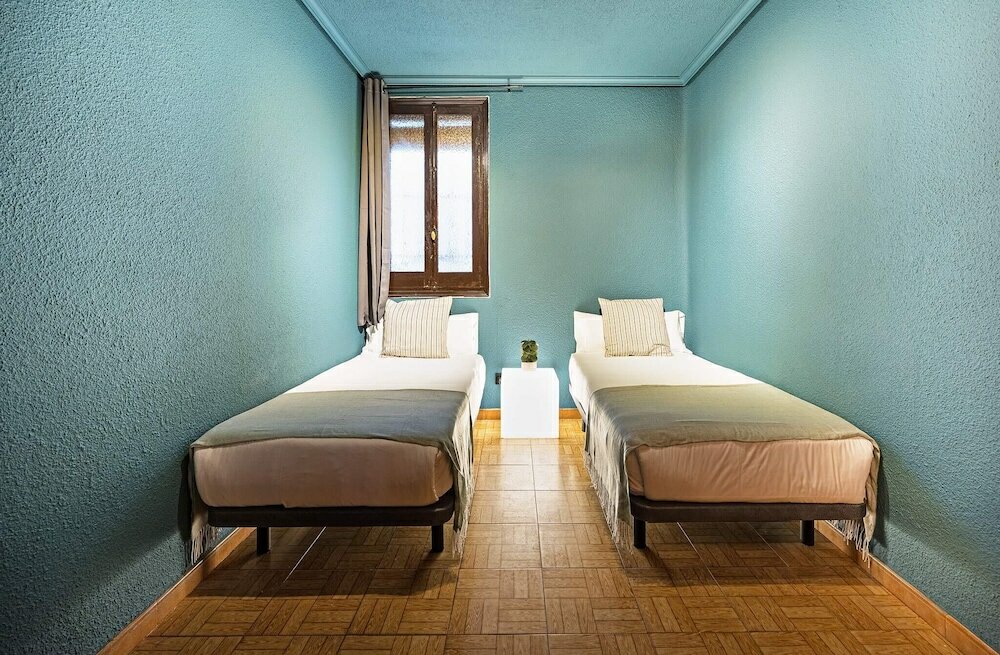 Фото Ideal Hostel Madrid