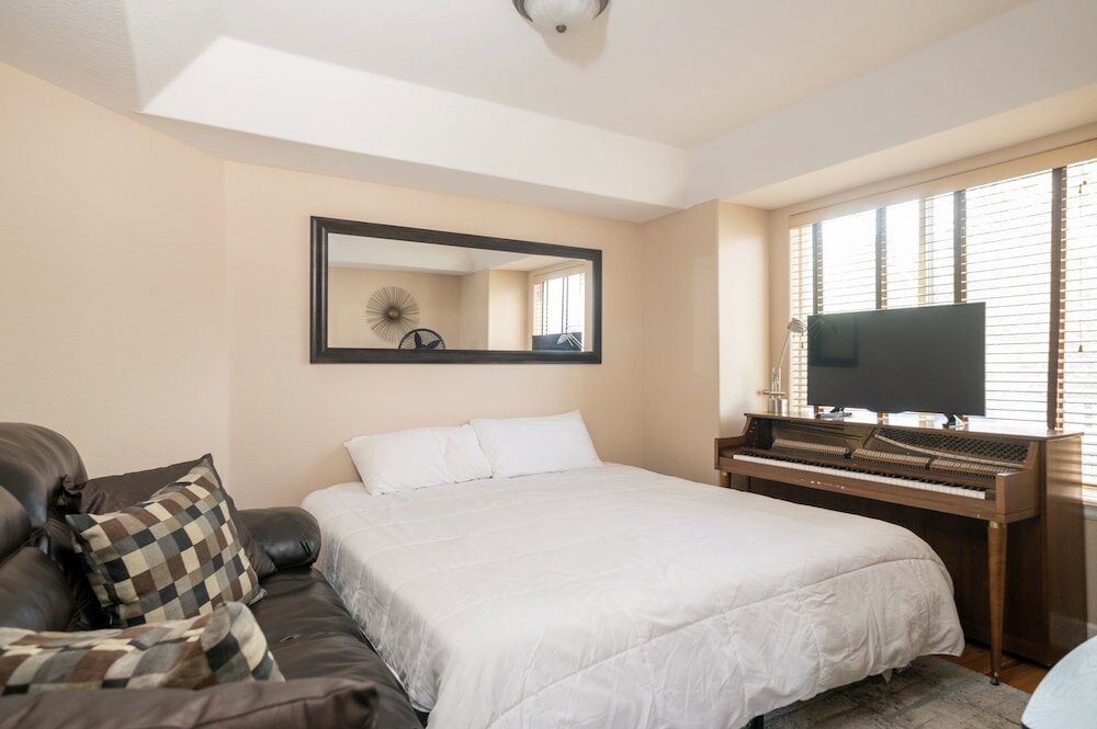 Фото 3204 Curtis Street