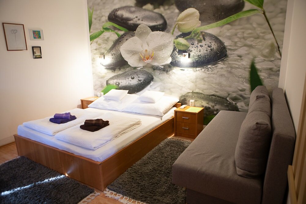 Фото Hunyadi Panzió- Apartmanház