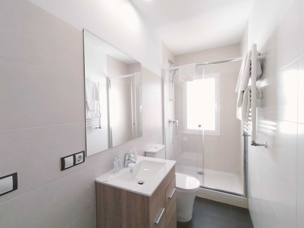 Фото Hostal Gonzala by gaiarooms