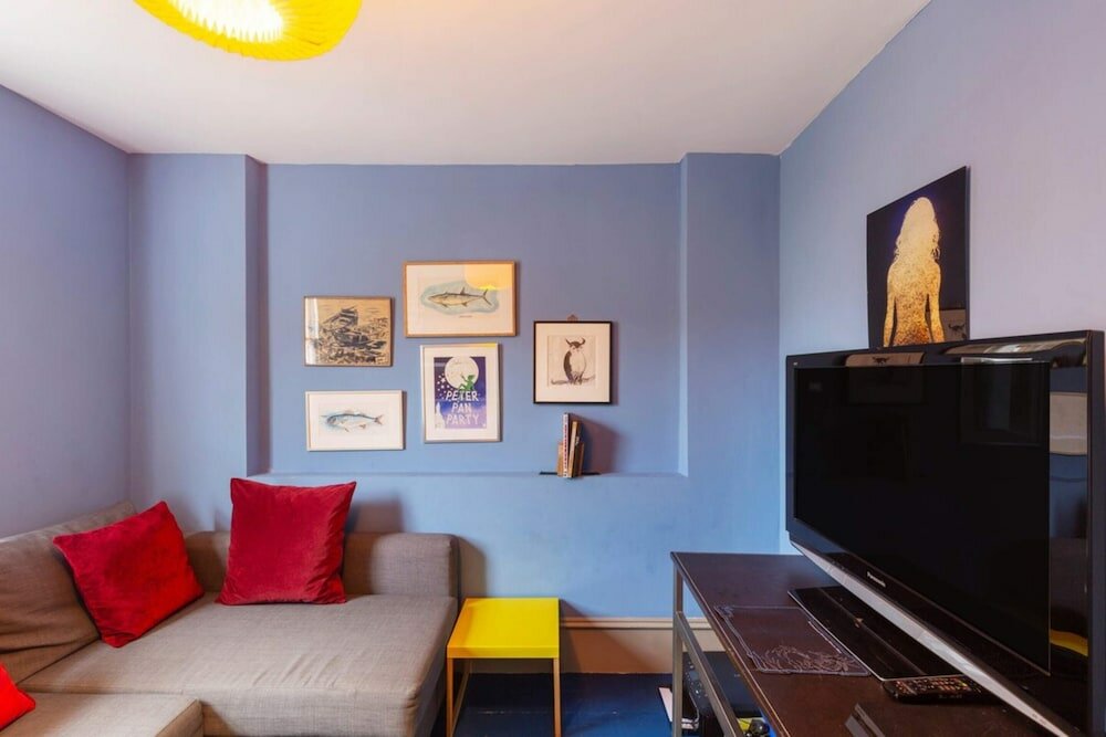 Фото Lovely 4 Bedroom House near Portobello